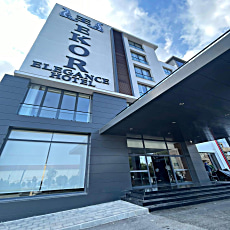 Ekor Elegance Hotel